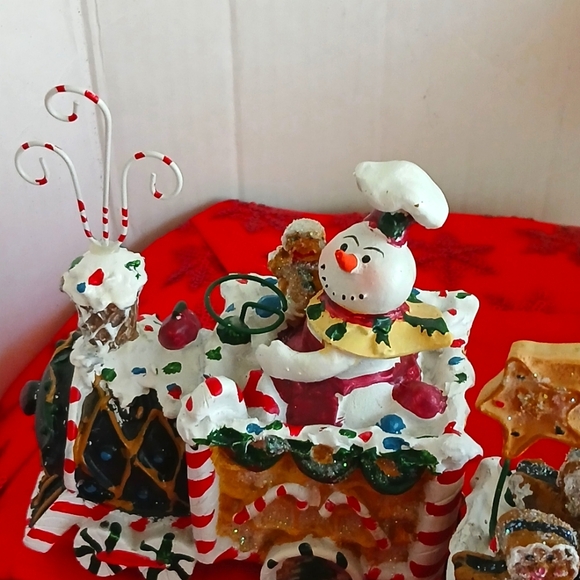 AMAZING Christmas Gingerbread Train. Engine and two carriages EUC - Picture 6 of 6